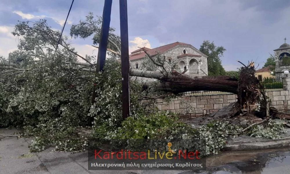 Καρδίτσα: Μπουρίνι ξήλωσε σκεπές και άφησε τον Παλαμά δίχως ρεύμα